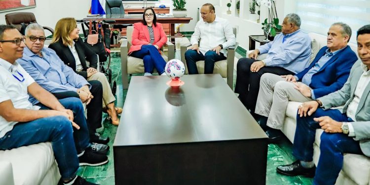 Alcaldía de Santiago inicia preparativos y coordinación para la Copa Mundial de Fútbol Femenino Sub-17