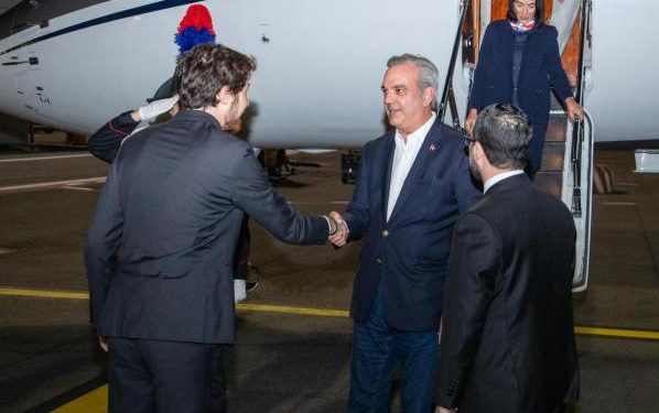 Abinader llega a Italia para audiencia privada con el papa en el Vaticano