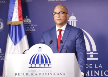Homero Figueroa aclara que el monto real de la compra e instalación de 150 estaciones eléctricas de carga para autobuses eléctricos es de RD$168 millones
