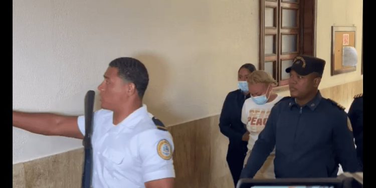 Cuchillo con que Francelys mató al chino era parte de la mercancía del negocio, según su abogado