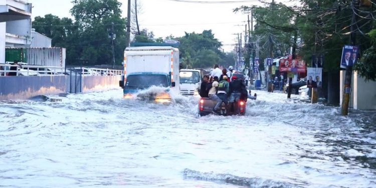 Aguaceros continuarán la tarde de este jueves, según la Onamet