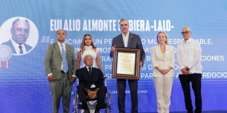 Entregan Premio a la Libertad de Prensa Periodística LA Semanal