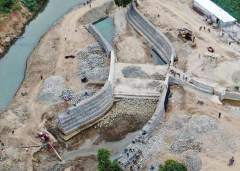 La corrupción y la naturaleza anegan en Haití el canal de la discordia