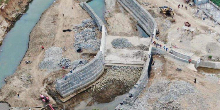 La corrupción y la naturaleza anegan en Haití el canal de la discordia