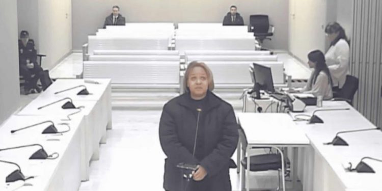 Esta tarde llega dominicana que mató a su jefe chino en una ferretería