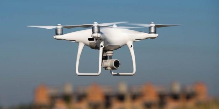 Congreso lleva "a la carrera" ley que multaría a drones y la prioriza por encima de otros proyectos
