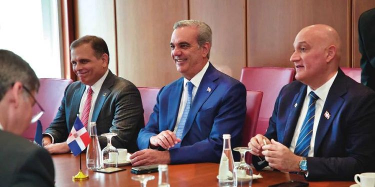 El presidente Abinader está contento