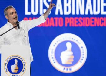 Luis Abinader, el presidente que camina cómodo hacia la reelección en República Dominicana
