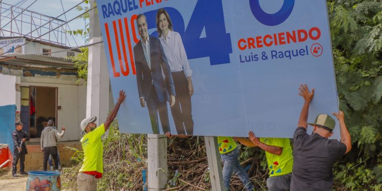 Vencido plazo otorgado Alcaldía inicia retiro publicidad política de las vallas