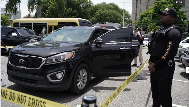 Llevan al Palacio PN yipeta utilizada en asalto al Popular; se habla de un quinto implicado