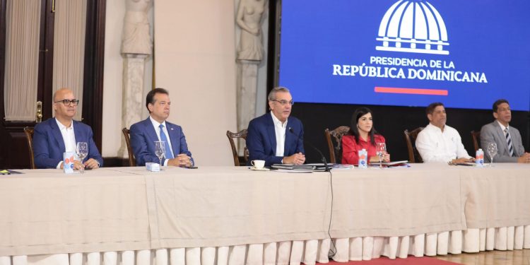 Abinader destaca crecimiento de exportaciones un 23 % en 3 años