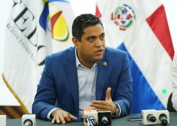 Llama a detener aumentos salariales “alegres” de autoridades municipales