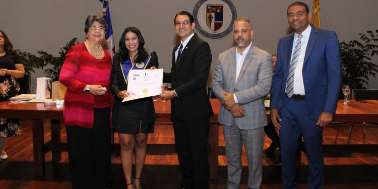 Hospital Cabral y Báez gradúa 70 nuevos especialistas en diversas áreas médicas