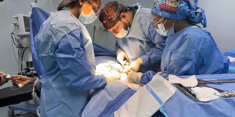 Cabral y Báez realiza jornada quirúrgica simultánea para pacientes con estenosis de uretra y hernias inguinales y epigástricas