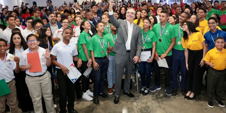 Abinader: Próximos cuatro años serán para educación de calidad