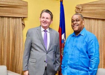 Primer ministro de Haití se reúne con embajador de EE.UU. previo a despliegue de misión de seguridad