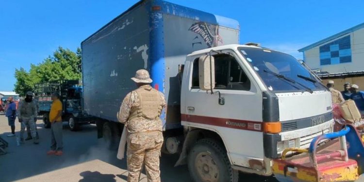Camioneros haitianos agradecen al gobierno dominicano flexibilización para transitar