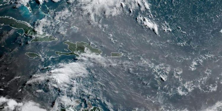 Lluvias en algunas provincias por onda tropical este miércoles