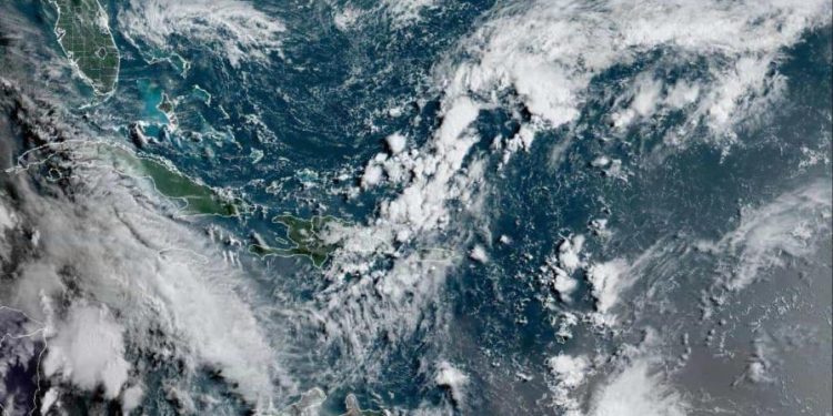 Lluvias este martes por vaguada; el miércoles incidirá una onda tropical