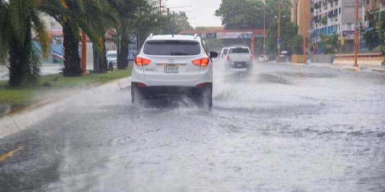Lluvias continúan este jueves y se reducen desde el viernes por polvo del Sahara y retiro de vaguada