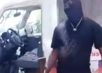 Pese a llegada de policías de Kenia, banda continúa acciones delictivas y secuestra una ambulancia