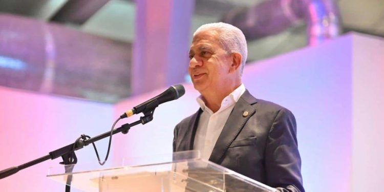 Presidente del Senado se compromete a impulsar leyes a favor de los jóvenes