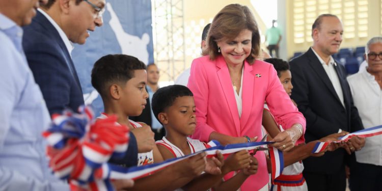 Vicepresidenta Raquel Peña entrega nuevas instalaciones deportivas en Santiago y Espaillat: "Un legado para el futuro de la juventud”