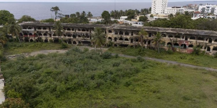 Gobierno negocia compra del antiguo colegio Maharishi por unos RD$550 millones