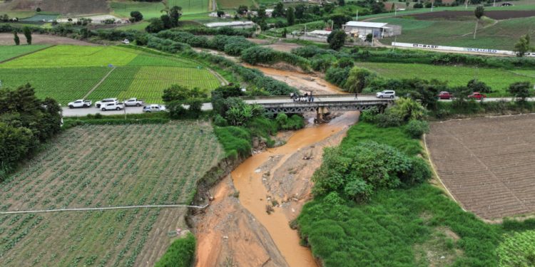 Indrhi informa que rehabilitará sistemas de riego a afectados por lluvias en Constanza
