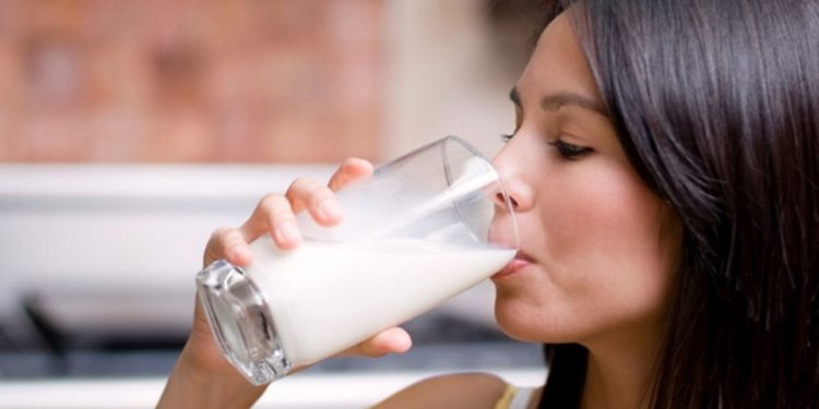 Dia Mundial de la Leche: Confirman que las mujeres la consumen mas que los hombres