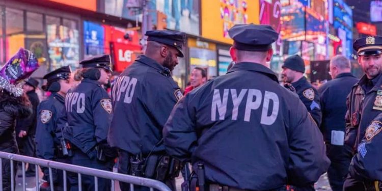 Policía de NY prohíbe las barbas a todos sus oficiales a partir de este mes
