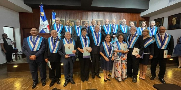 Instituto Duartiano juramenta a 23 personalidades como miembros de honor