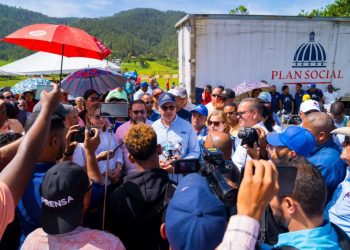 Gobierno vuelve con más ayudas para afectados por lluvias en Constanza