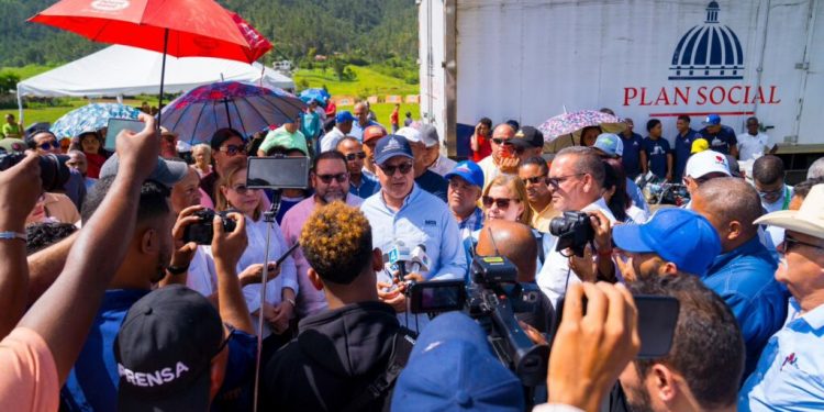 Gobierno vuelve con más ayudas para afectados por lluvias en Constanza