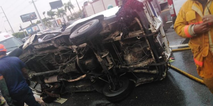 Sistema 9-1-1 reporta cuatro personas heridas por accidente en el DN