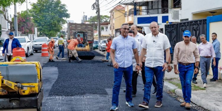 Informan avance del plan de asfaltado y bacheo en calles y avenidas de Santiago