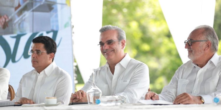 Presidente Abinader asiste a inauguración de Hotel Secrets Tides y complejo de apartamentos Cana Rock Star Condos, en Punta Cana