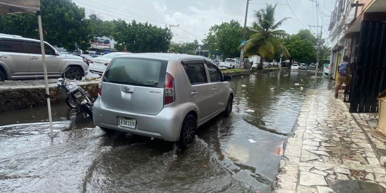 Lluvias y posibles inundaciones en RD por ondas tropicales, vaguada y vientos húmedos