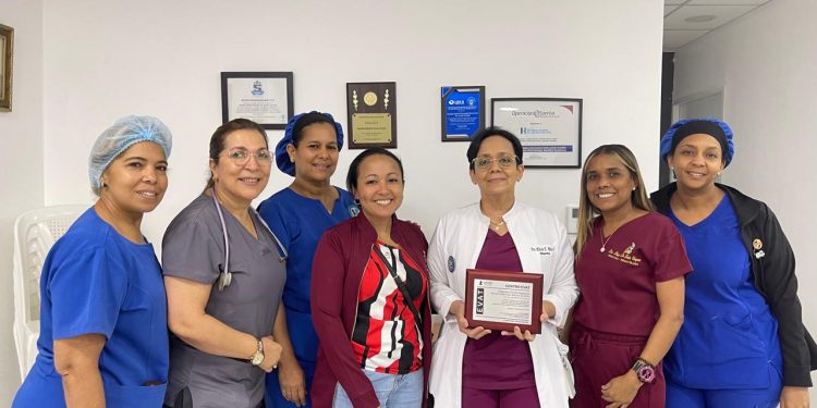 Hospital Arturo Grullón recibe certificación Centro EVAT de Hospital St. Jude Children de Memphis, Estados Unidos