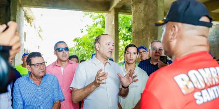 Alcalde Ulises Rodríguez informa gobierno terminará edificio del Cuerpo de Bomberos