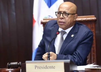 Pacheco pide a la prensa que "no ponga a los diputados como ignorantes que no leen"