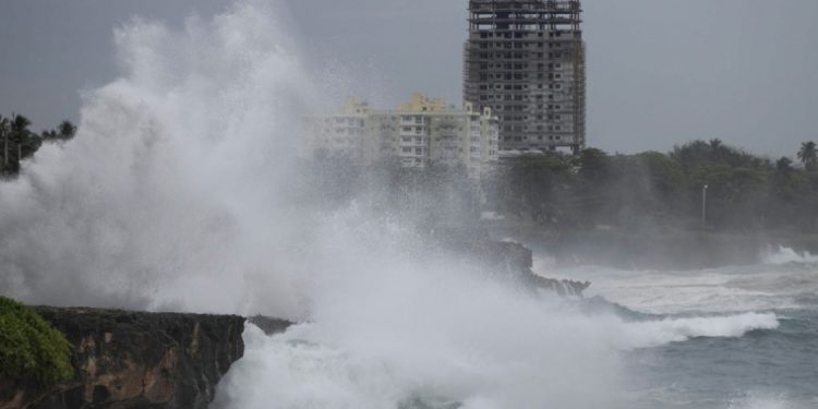 Beryl deja casi medio millón de personas sin agua