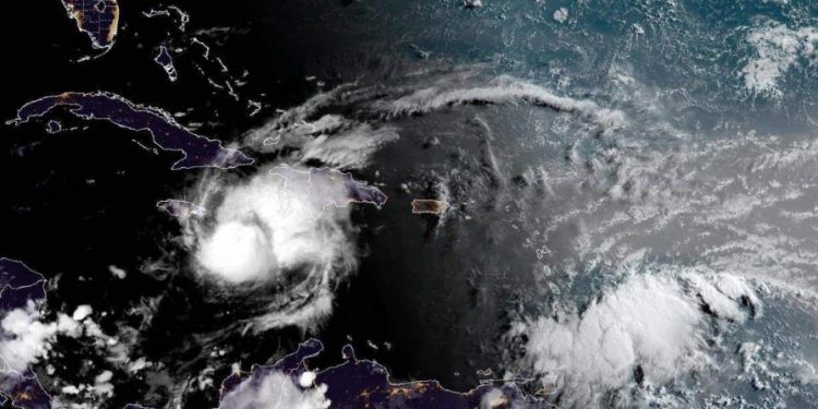 Huracán Beryl se aleja de RD, pero llegará una onda tropical con más lluvias jueves y viernes