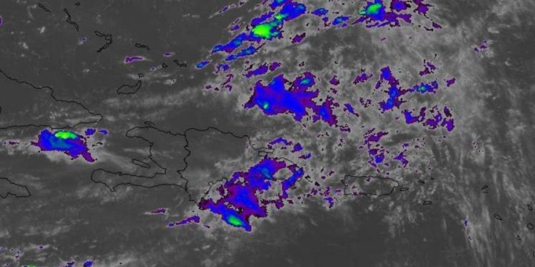 Vaguada y onda tropical generan lluvias este jueves; polvo del Sahara traerá calor viernes y sábado