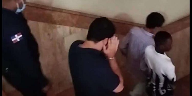 Entrenador de fútbol de menores de Santiago es acusado de reproducción de pornografía infantil