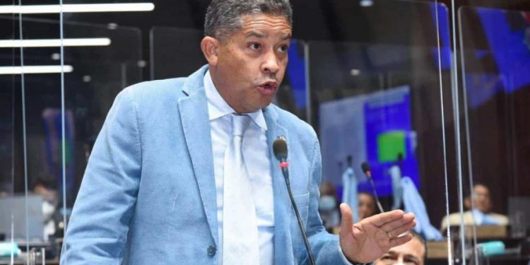 Buena asistencia, pocos proyectos: la eficiencia de Eugenio Cedeño en la Cámara de Diputados