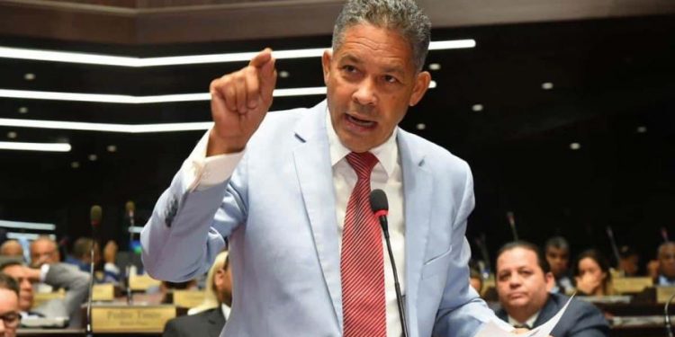 El diputado Eugenio Cedeño podría enfrentar su expulsión y a otras sanciones