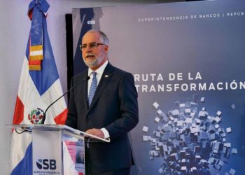 Fernández ve mejoras en la supervisión financiera y la protección al usuario