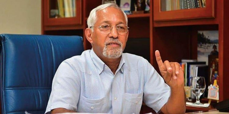 Ministerio de Educación dice que todas sus políticas son orientadas a cumplir con el pacto