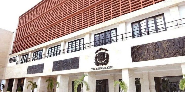 La oposición se prepara para enfrentar la mayoría aplastante del PRM